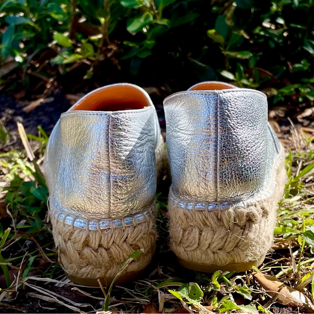 Valentino Silver Espadrille Shoe Size 9 Gold Logo Platform Jessica Closed Toe - Picture 6 of 17